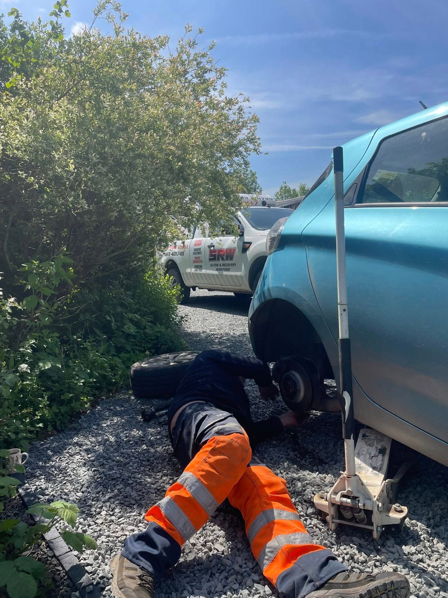 SRW mechanic at roadside